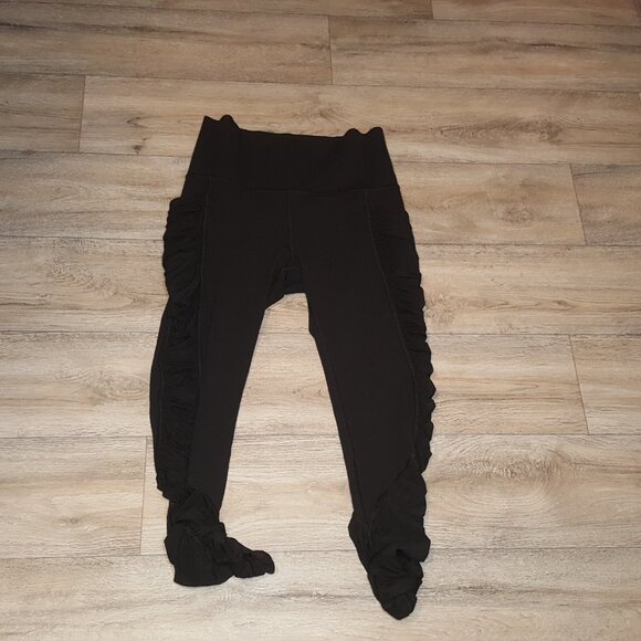 Black Mesh Ruffle Leggings - Picture 2 of 4